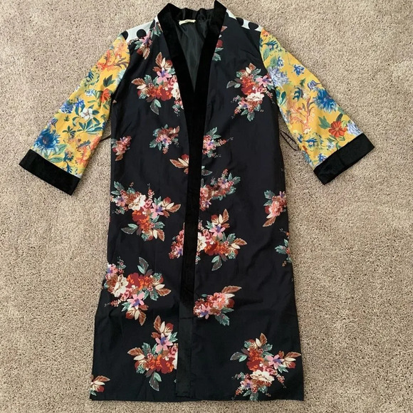 Floral Black Satin Robe - Picture 9 of 14